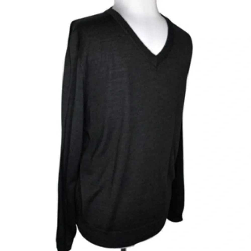 NWT Club Room, V-Neck Long Sleeve Italian Yarn Men's Charcoal Sweater Size M